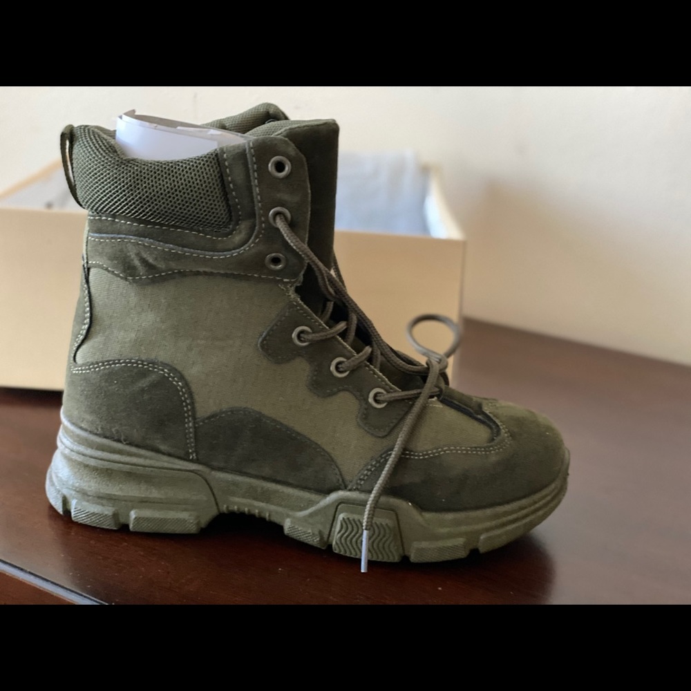 Combat boots -olive size 8